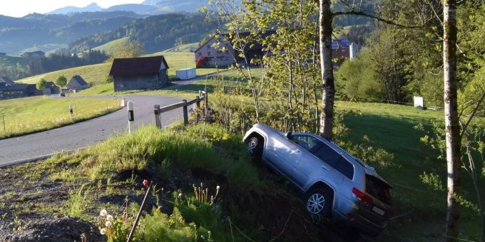Am Auto entstand Sachschaden von mehreren Tausend Franken. Kantonspolizei Appenzell Ausserrhoden