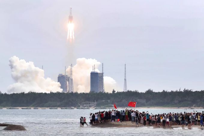 Das Pentagon ist aufgrund möglicher herabfallender Trümmerteile besorgt. China Rakete