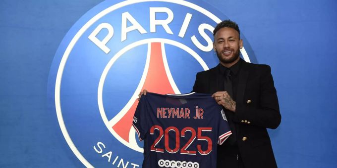 Neymar bleibt dem Pariser Star-Ensemble 2025 erhalten. Neymar