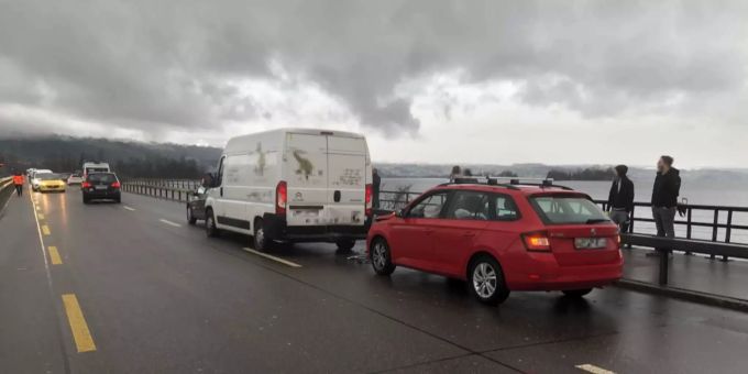 Auffahrkollision mit drei Beteiligten in Rapperswil-Jona.