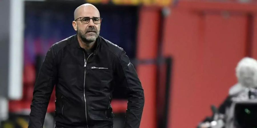 Trainer Peter Bosz ist mit Bayer Leverkusen aus der Europa League ausgeschieden. Foto: Martin Meissner/Pool AP/dpa