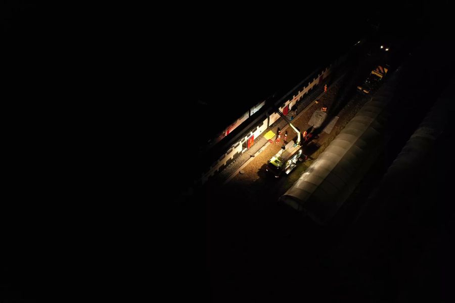 Das Auto der 41-jährigen Lenkerin wurde komplett zerstört, die Frau schwerverletzt.