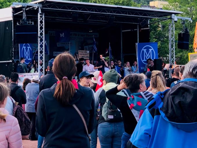 Auns-Vorstand und Mass-Voll-Gründer Nicolas Rimoldi hielt die Abschlussrede. Nicolas Rimoldi