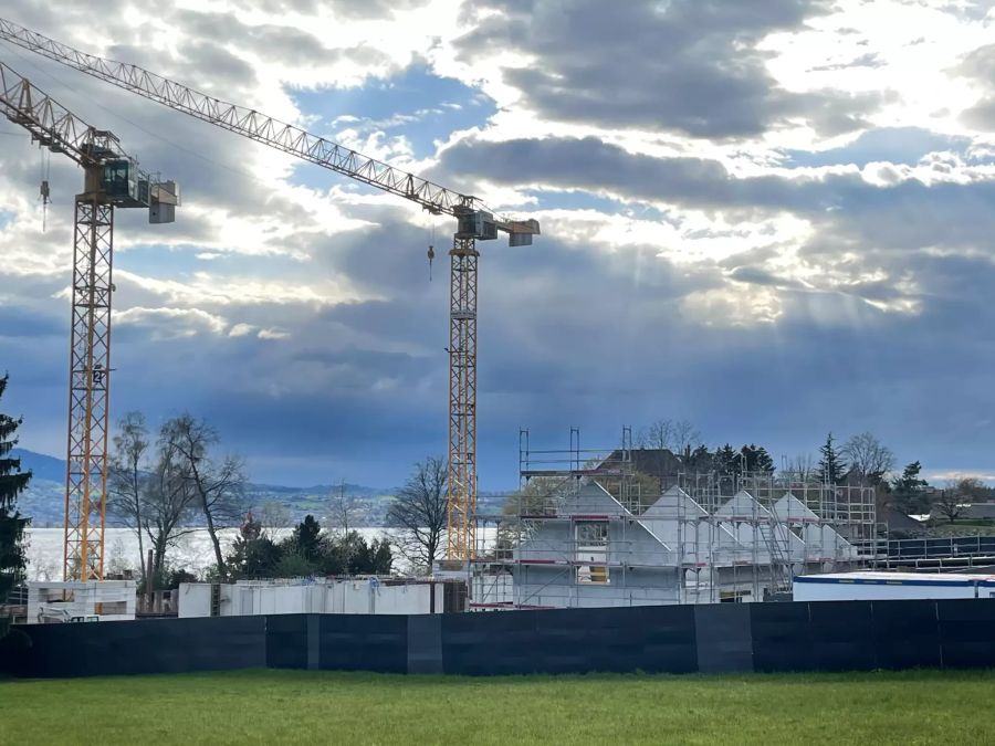 Die Bauarbeiten für Federers Villa in Rapperswil-Jona SG waren in vollem Gange.