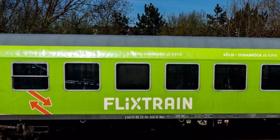 Der Bahn-Konkurrent Flixtrain will von nächster Woche an wieder fahren. Foto: Axel Heimken/dpa