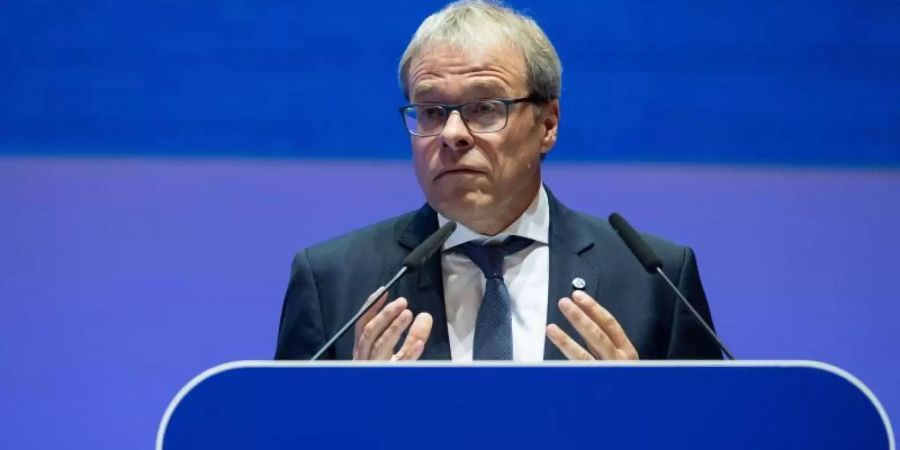 Ex-Finanzvorstand Peter Peters wird für den Aufsichtsrat beim FC Schalke kandidieren. Foto: Guido Kirchner/dpa