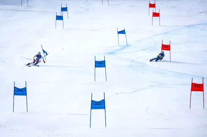 Marco Odermatt (li.) gegen Luca de Aliprandini im Parallel-Slalom an der Ski-WM in Cortina d'Ampezzo. Cortina d'Ampezzo Marco Odermatt