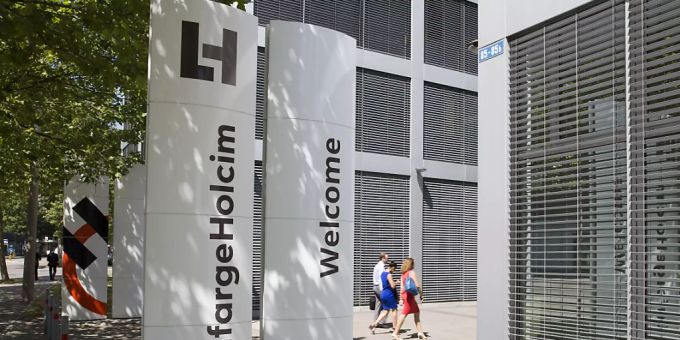Der Zementkonzern LafargeHolcim hat im Gesamtjahr 2020 deutlich an Umsatz und Gewinn eingebüsst. Immerhin hat sich im Schlussquartal die Dynamik wieder klar verbessert. (Archivbild) Der Zementkonzern LafargeHolcim hat im Gesamtjahr 2020 deutlich an Umsatz und Gewinn eingebüsst. Immerhin hat sich im Schlussquartal die Dynamik wieder klar verbessert. (Archivbild)