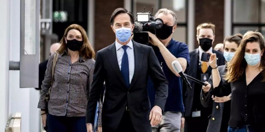 Nach Ansicht einer grossen Mehrheit von Abgeordneten ist die Glaubwürdigkeit vom niederländischen Ministerpräsidenten Mark Rutte beschädigt. Foto: Remko De Waal/ANP/dpa