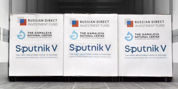 Eine Lieferung «Sputnik V» erreicht Ungarn. Mehrere EU-Länder setzen auf den russischen Impfstoff. Coronavirus Impfung Sputnik V