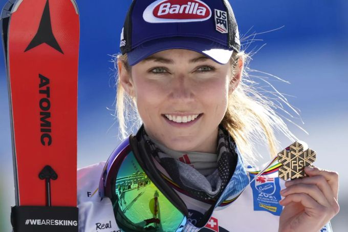 Mikaela Shiffrin freut sich über ihre WM-Slalom-Bronzemedaille. Mikaela Shiffrin