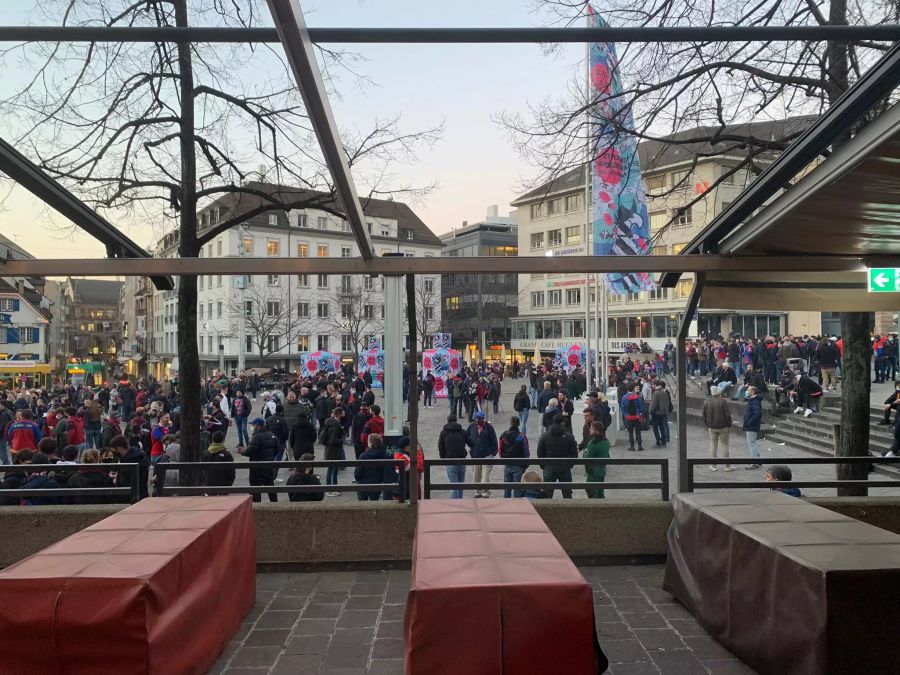 Der Barfüsserplatz in Basel am frühen Montagabend.