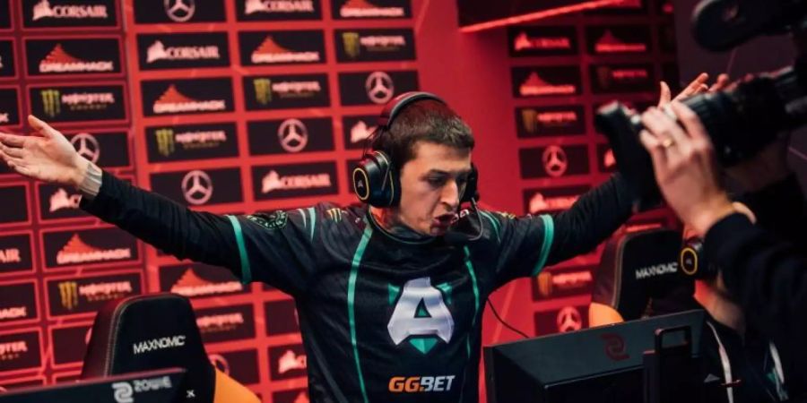 Mit einem Divine Rapier konnte Nikolay "Nikobaby" Nikolov von Alliance das erste Spiel gegen Nigma herumdrehen. (Archivbild). Foto: Adela Sznajder/ESL Gaming/dpa