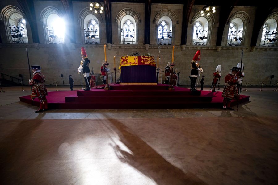 Der Sarg der Queen liegt in der Westminster Hall.