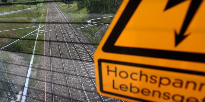 Halle/Potsdam - Selfie auf Güterwagen: Jugendliche unterschätzen die Gefahr