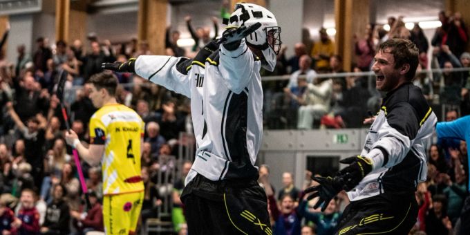 Das Wiler Goalieduo Kramer (rechts) und Flury glänzt. SV Wiler-Ersigen.