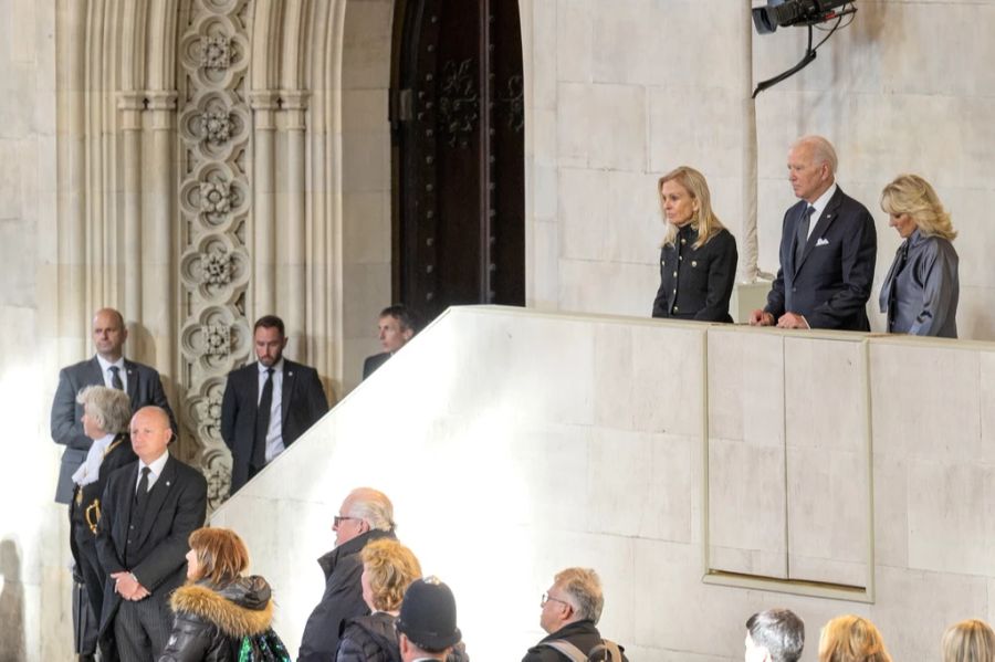 An der Beerdigung der Queen werden zahlreiche Staats- und Regierungschefs teilnehmen. So zum Beispiel auch US-Präsident Joe Biden (ganz rechts).