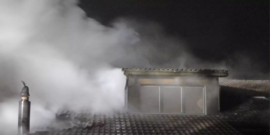 Islikon TG: Dachstock in Brand