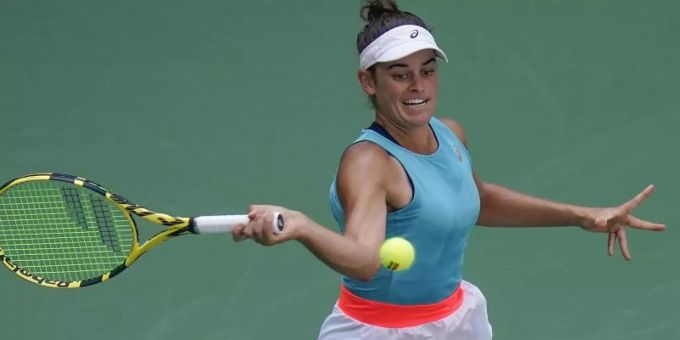 Steht erstmals im Halbfinale eines Grand-Slam-Turniers: Jennifer Brady aus den USA. Foto: Seth Wenig/AP/dpa Steht erstmals im Halbfinale eines Grand-Slam-Turniers: Jennifer Brady aus den USA. Foto: Seth Wenig/AP/dpa