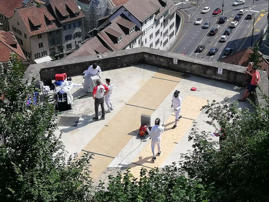 Blick auf das traditionelle Turnier auf der Ruine Stein.