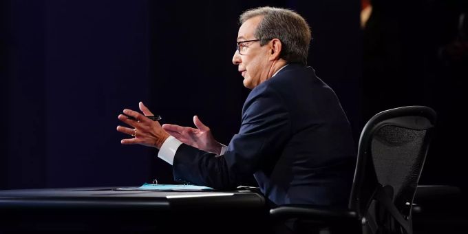 Chris Wallace versuchte durch die TV-Debatte zwischen Donald Trump und Joe Biden zu steuern – das gelang ihm überhaupt nicht. Chris Wallace Donald Trump