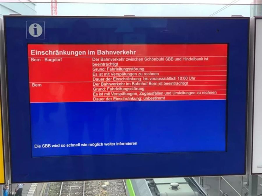 Die SBB informiert über die Anzeigebildschirme über die Einschränkungen im Bahnverkehr.