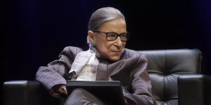 Die Anhänger der US-Verfassungsrichterin Ruth Bader Ginsburg sorgen sich zunehmend um ihre Gesundheit. Ginsburg
