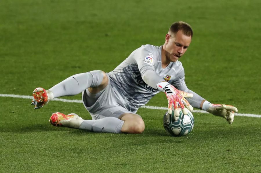 Barcelona-Goalie Marc-Andre ter Stegen musste sich einer Operation an der Patellasehne unterziehen.