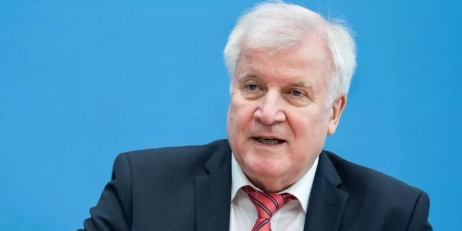 Bundesinnenminister Horst Seehofer: «Es hat sich an meiner Position nichts geändert.». Foto: Bernd von Jutrczenka/dpa Pool/dpa