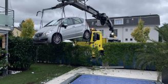 Aesch BL - Gas- mit Bremspedal verwechselt – im Garten parkiert