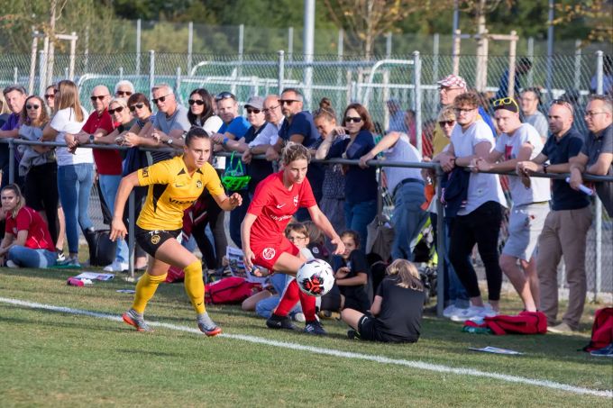 Zahlreiche Besucherinnen und Besucher unterstützten die Spielerinnen. FC Erlinsbach Frauen 1