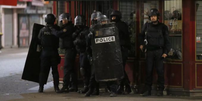Ein Einsatz der französischen Polizei konnte ohne Waffengewalt beendet werden (Symbolbild). polizei frankreich geiselnahme
