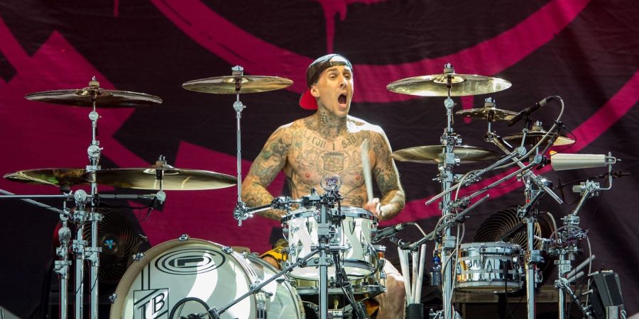 Travis Barker sitzt sonst beim  Hurricane-Musikfestivals am Schlagzeug.