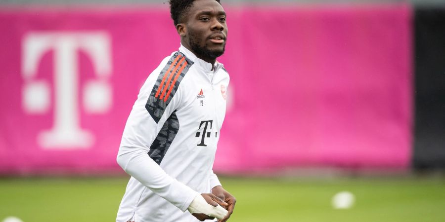 Stand rechtzeitig vor dem Hinspiel bei Villarreal wieder auf dem Trainingsplatz: Alphonso Davies.