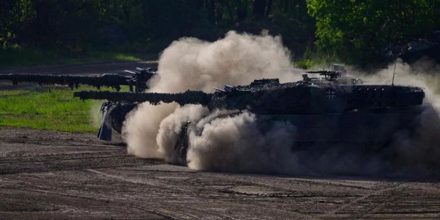 Kampfpanzer der Bundeswehr vom Typ Leopard 2A6 (Symbolbild). Foto: Philipp Schulze/dpa