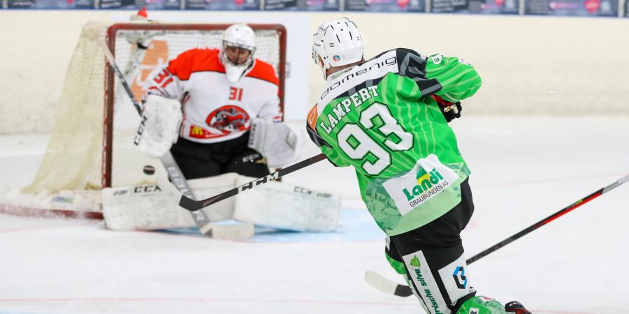 HC Prättigau: Die 1. Mannschaft im Angriff. - Prättigau