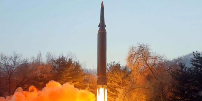 Laut Südkorea - Nordkorea feuert Geschoss in Richtung Meer ab