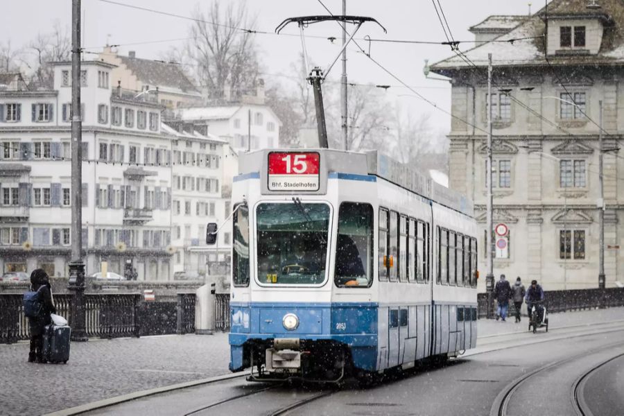 Acht bis zehn Prozent der VBZ-Mitarbeitenden können wegen einer Corona-Erkrankung oder der Quarantäne nicht arbeiten – Tendenz eher steigend.