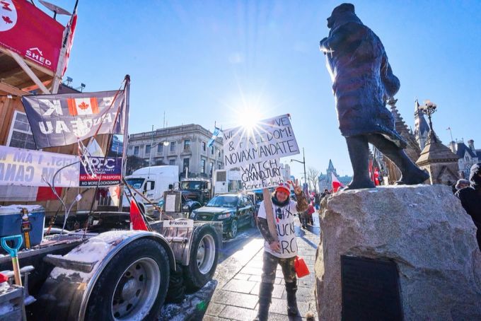 Die Trucker-Proteste in Kanada halten trotz Polizeieinsatz weiter an. Coronavirus