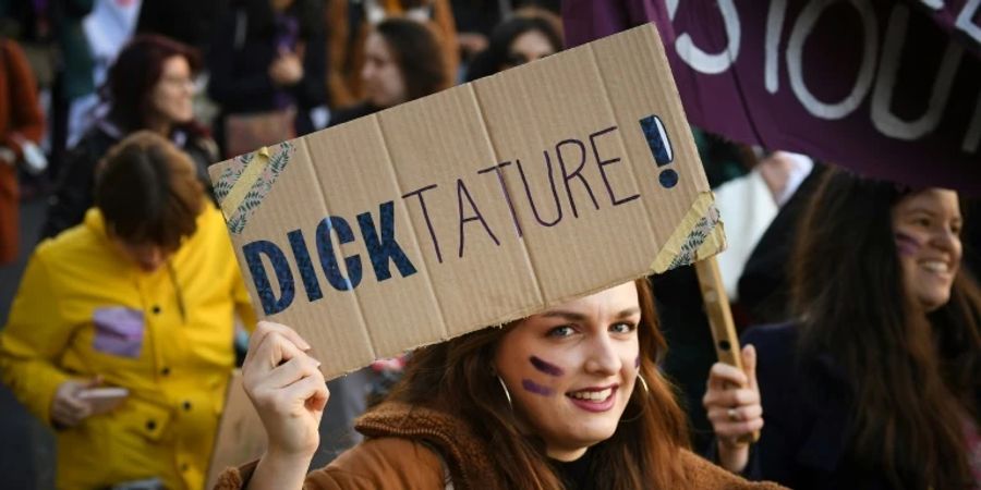 Demo zum Weltfrauentag in Paris