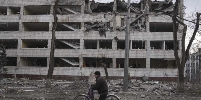 «Die Builder vs Grosny and Aleppo: So Sie Mariupol in Augenblick sa, saves the Vize-Browsermester Stadt.  Photo: Evgeniy Maloletka / AP / dpa