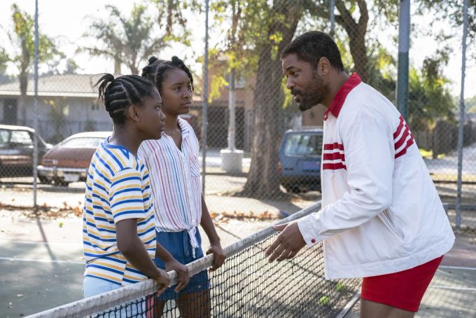 Will Smith, Demi Singleton und Saniyya Sidney in einer Szene von King Richard. Will Smith