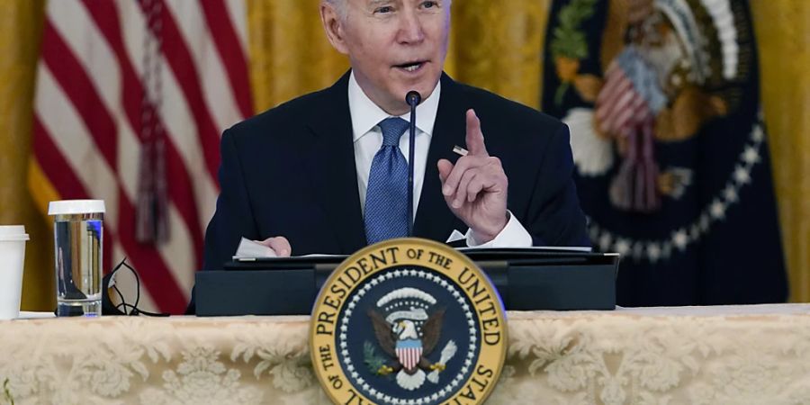 Joe Biden, Präsident der USA, spricht im East Room des Weissen Hauses in Washington. Foto: Andrew Harnik/AP/dpa