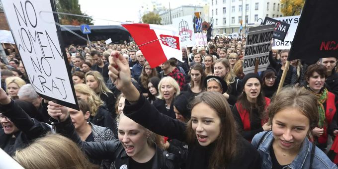 Proteste gegen eine Verschärfung des Abtreibungsrechts in Polen im Jahr 2016. Polen Abtreibung Proteste