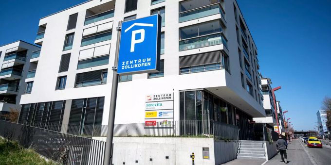 Das Zentrum Zollikofen mit Senevita Altersresidenz, Poststelle und diversen Geschäften. – Zollikofen Das Zentrum Zollikofen mit Senevita Altersresidenz, Poststelle und diversen Geschäften. – Zollikofen