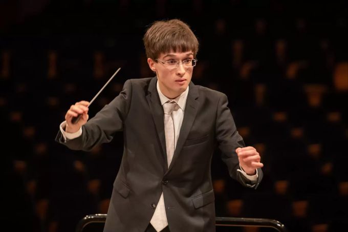 Jonas Bürgin ist nicht nur Dirigent seines eigenen Orchesters, sondern als Gastdirigent im In- und Ausland unterwegs. Jonas Bürgin