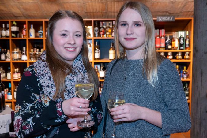 Jasmin Gilgen (l) und Manuela Krebs (r)