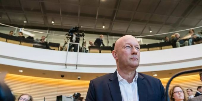 Erfurt - Wahl des thüringischen Ministerpräsidenten löst politisches Erdbeben aus