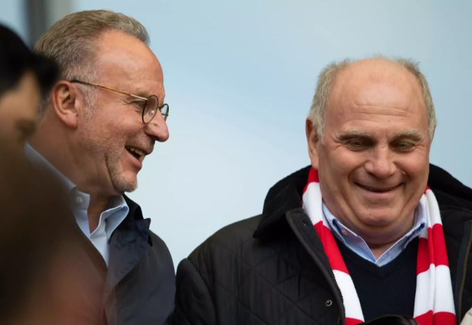 Uli Hoeness (r.) zusammen mit Bayern-Boss Karl-Heinz Rummenigge. Uli Hoeness