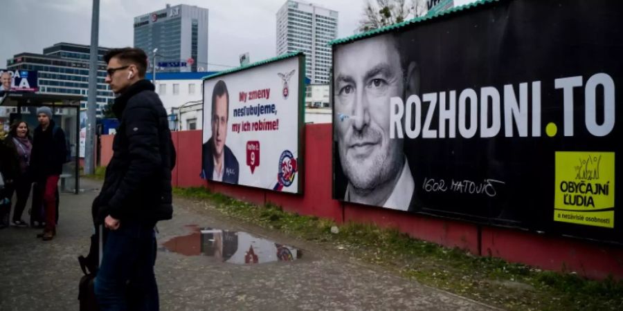 Wahlkampf-Plakate in Bratislava am Vorabend der Wahlen